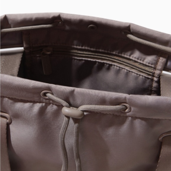 NWT BEYOND YOGA Convertible Gym Bag - Picture 6 of 10